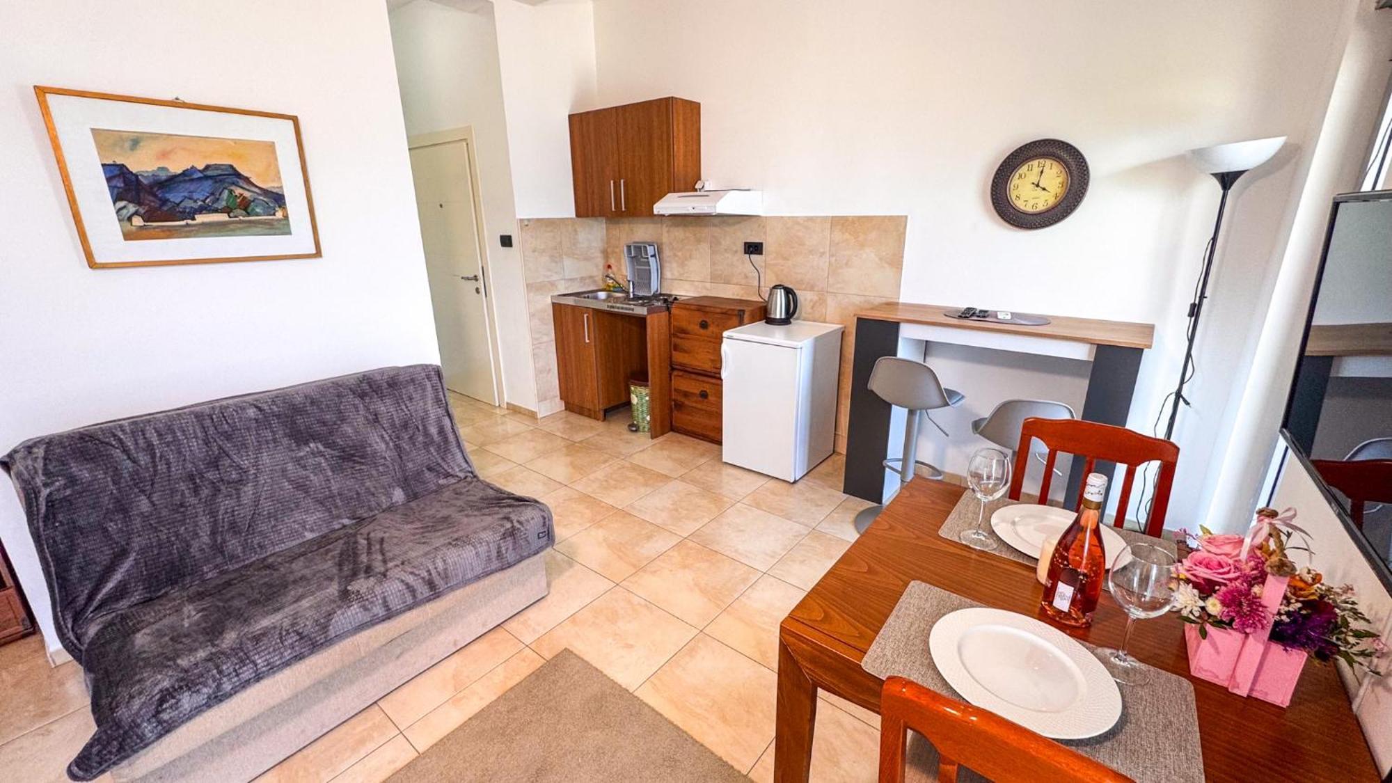 Qumi Apartments ティヴァト エクステリア 写真